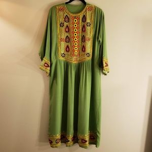 VINTAGE! Traditional Embroidered Dress